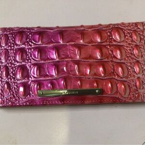 Brahmin ADY Wallet Tri-color Purple,pink,coral tones
NWOT
COLORING MAY VARY